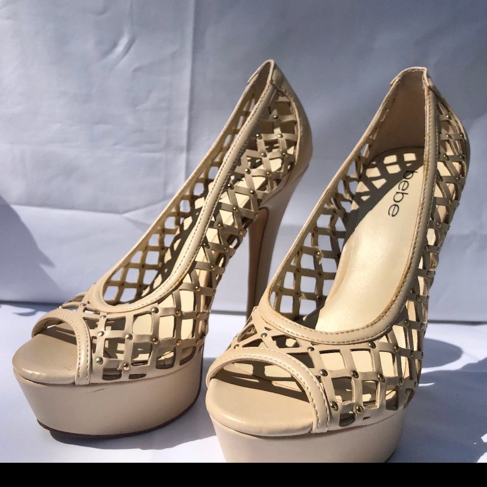 Latticed gold studded platform heel